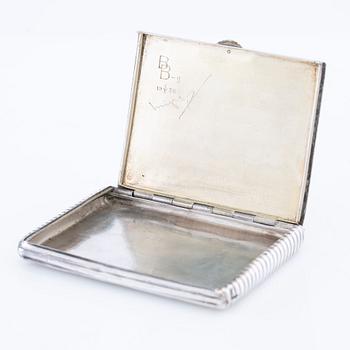 Cigarette case of silver with a cabochon-cut blue stone, first half of the 20th century.