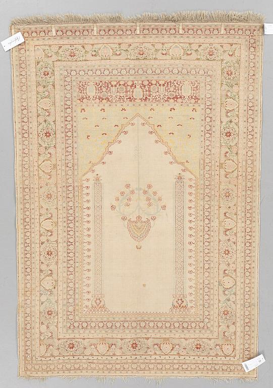 MATTA, antik silke Täbris, ca 165 x 118,5-111,5 cm.
