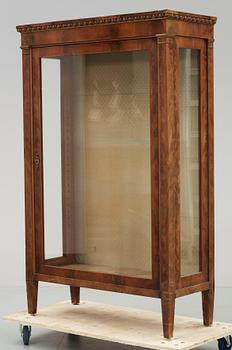 VITRINSKÅP, gustaviansk stil, 1800-tal.