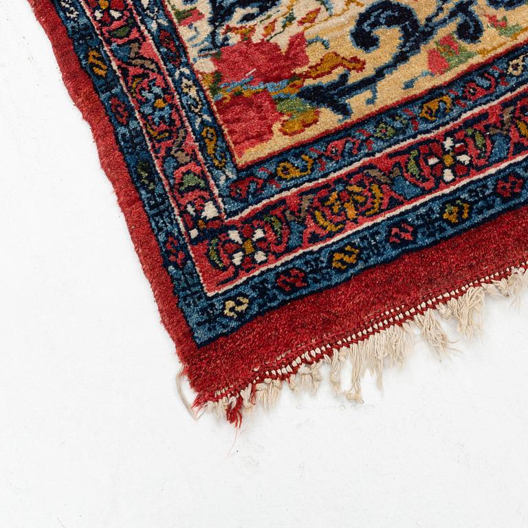 A semi-antik Bidjar carpet, ca 297 x 237 cm.