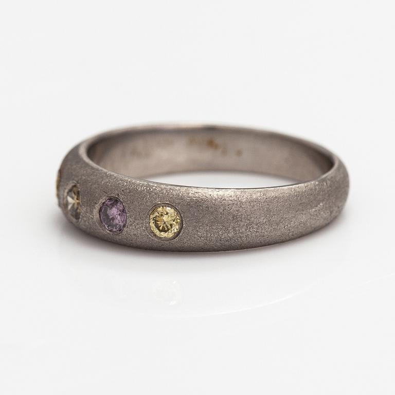 A palladium ring with diamonds ca. 0.25 ct in total.