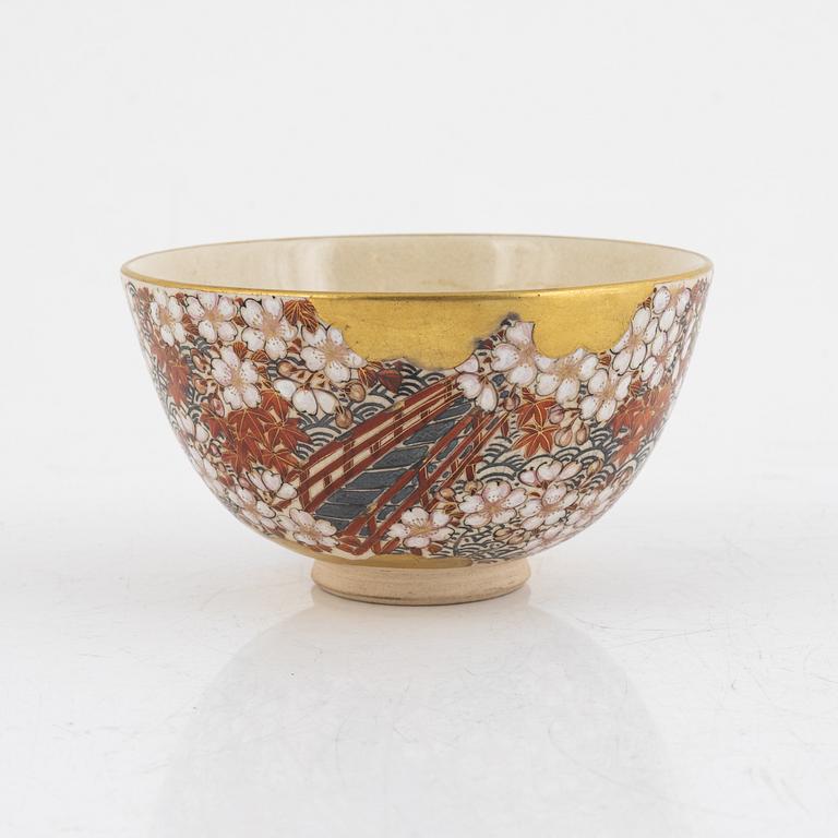 A Satsuma bowl, Japan, signed.