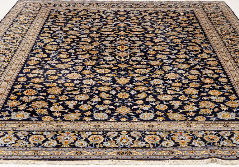 A Keshan carpet, approx. 405 x 300 cm.