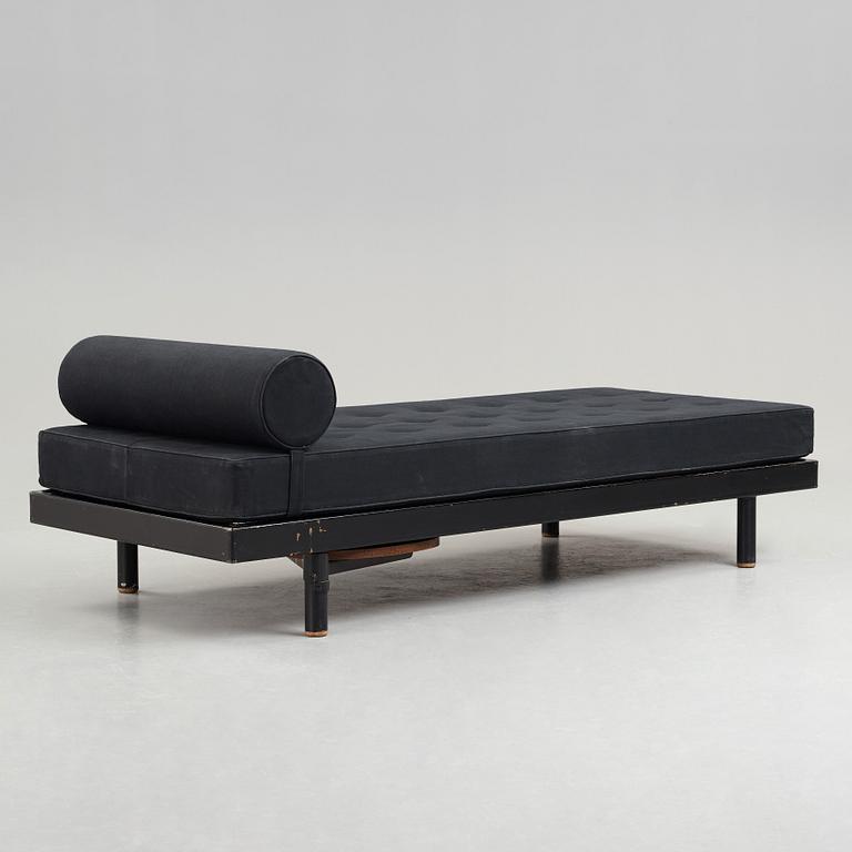 JEAN PROUVÉ & CHARLOTTE PERRIAND, dagbädd med sidobord, "Scal No 450" "Antony", Frankrike, ca 1954.
