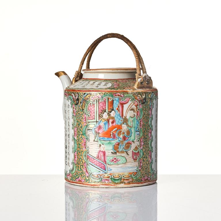 A famille rose Canton tea pot, Qing dynasty, 19th century.