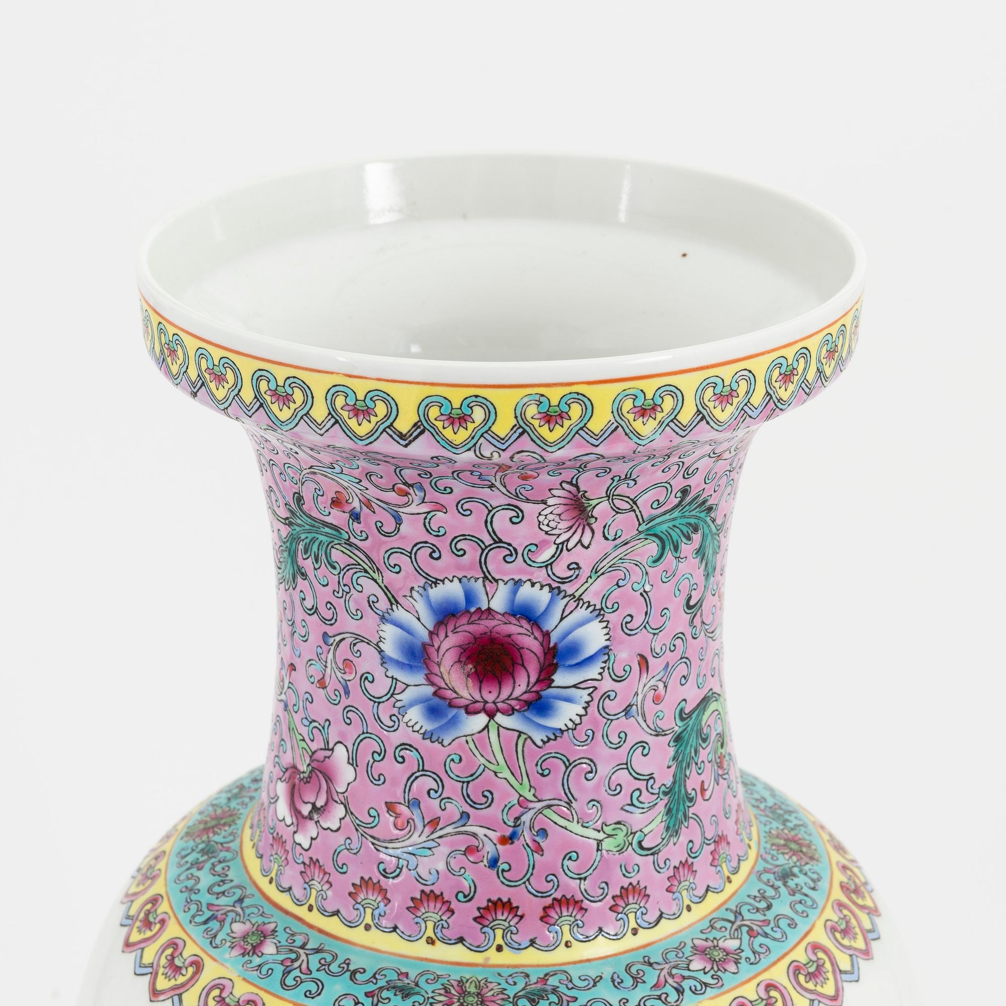A large Chinese porcelain vase, modern.