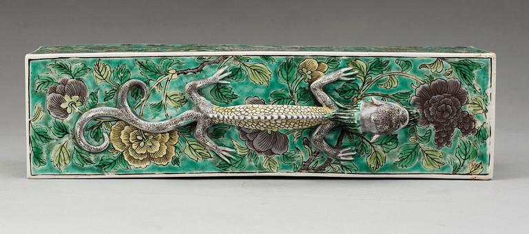 A rare famille verte scroll weight, Qing dynasty (1644-1912).