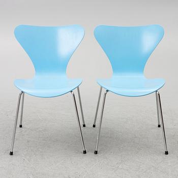 Arne Jacobsen, a pair of 'Seven' chairs, Fritz Hansen, Denmark, 1993.