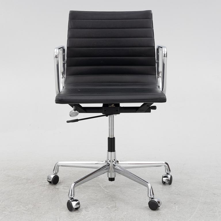 Charles & Ray Eames, an office swiwel chair, "EA117", Vitra.