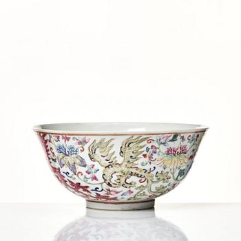 A phoenix bowl, late Qing dynasty with Guangxus six character mark (1875-1908).