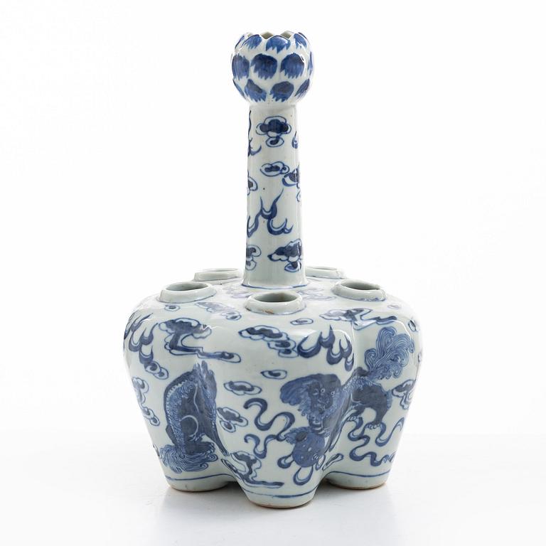 Tulpanvas, porslin. Qingdynastin, 1800-tal.