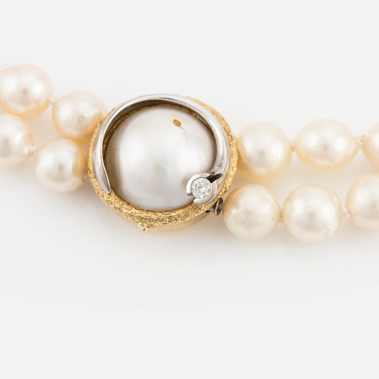Ole Lynggaard, double-strand pearl necklace, clasp in 18K gold with a brilliant-cut diamond.