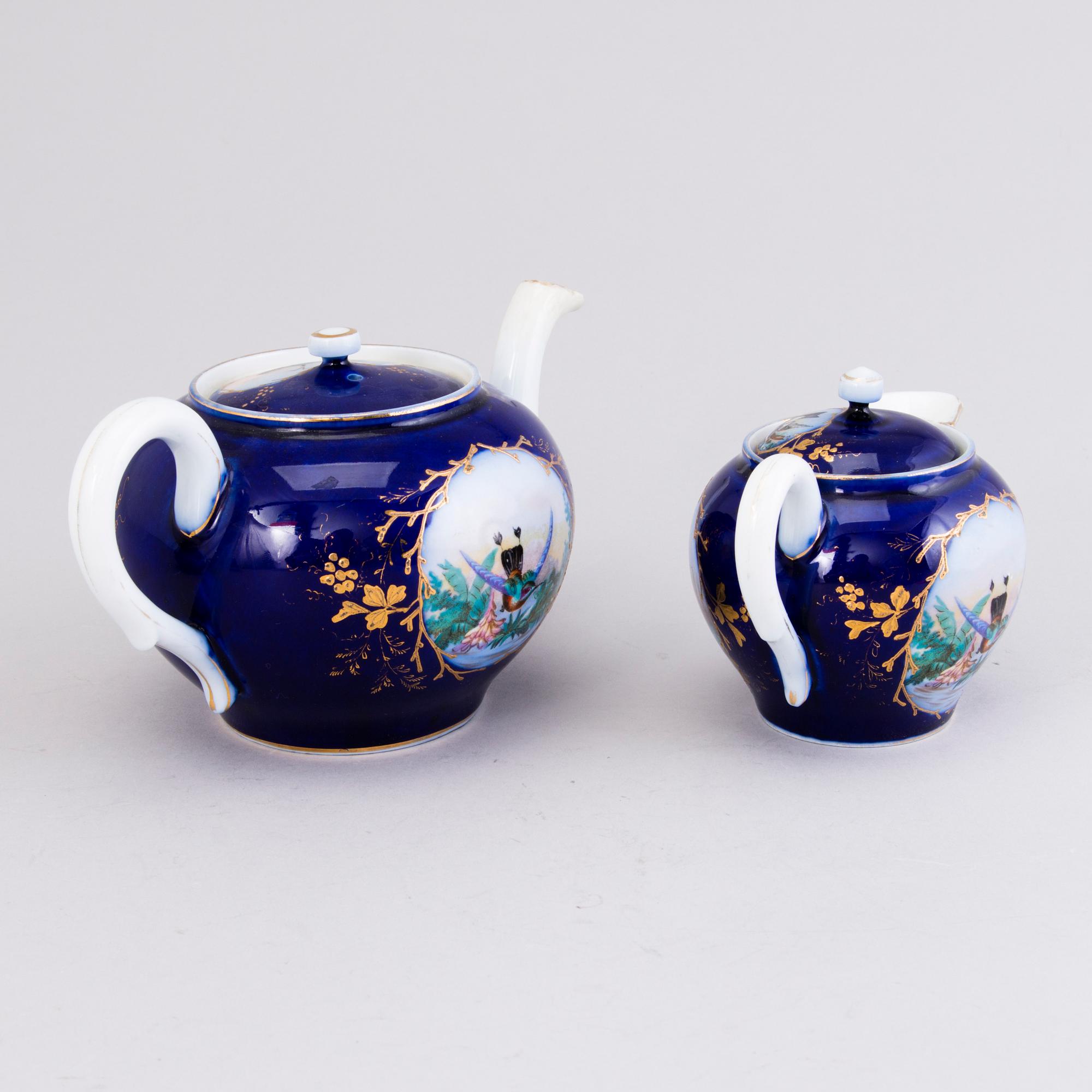 A 10-piece Kuznetsov porcelain tea set, Russia 1892-1917.