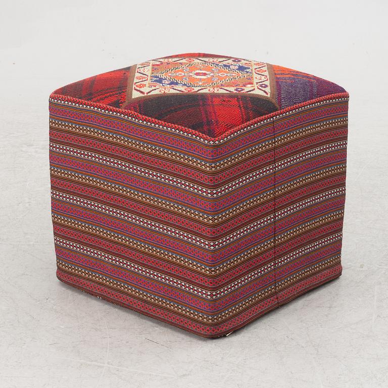 Fotpall, orientalisk, samtida.