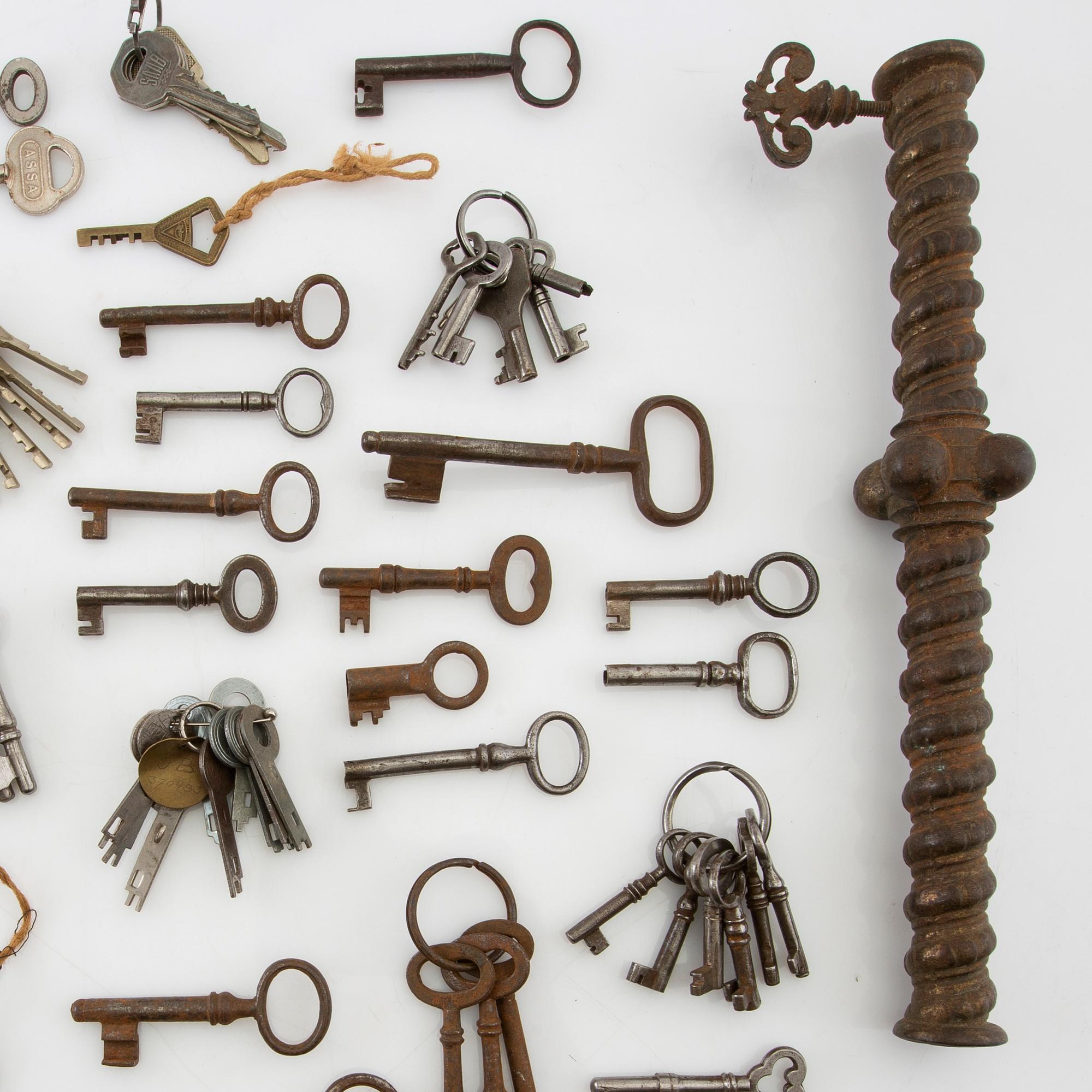 Fittings, handles, hinges, keys, etc. 19th/20th century.