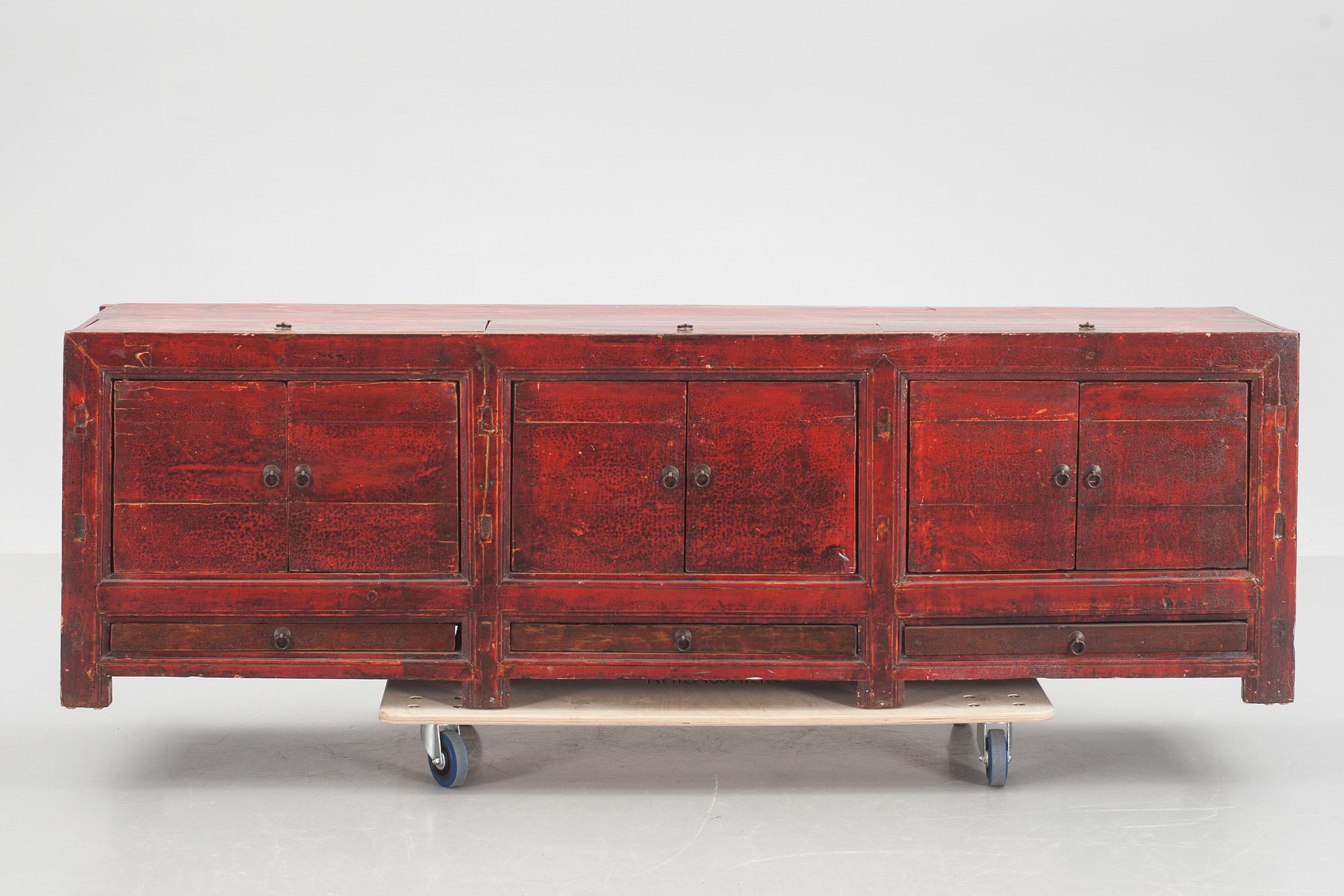 SIDEBOARD, orientaliskt. 1900-tal.