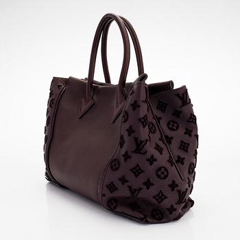 Louis Vuitton, a 'Veau Cachemire W Tote PM' bag.