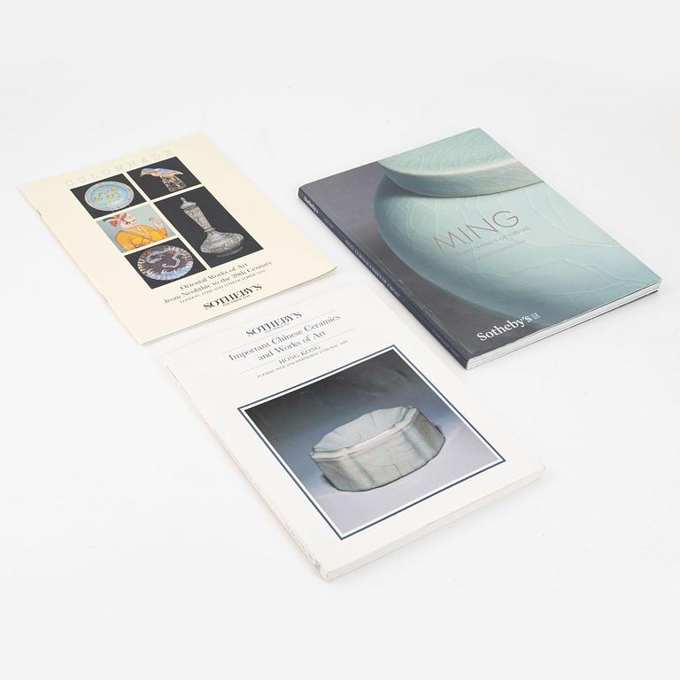 A group of 21 Sotheby's auction catalogues regarding Chinese works of art from various locations, 1988-2018.