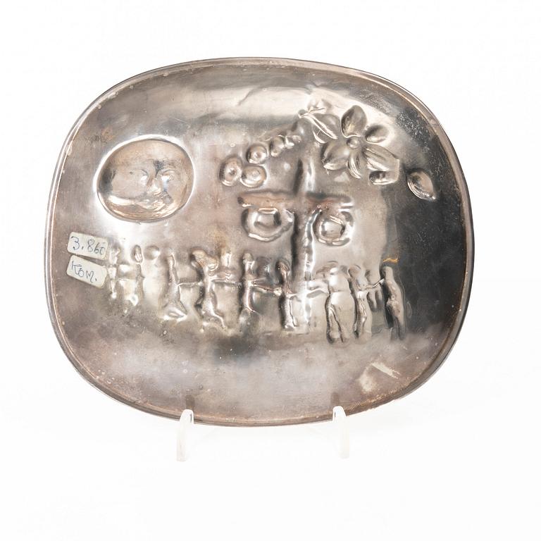 Olle Ohlsson, A silver dish, signed 1978 and numbered 76/350, Silvergillet AB, Malmö 1978.