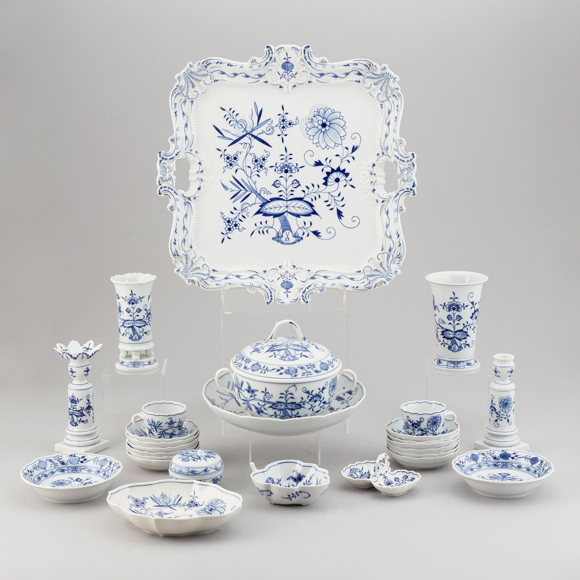 Meissen, servisdelar, 23 st, porslin, "Zwiebelmuster/Lökmönstret", Tyskland.