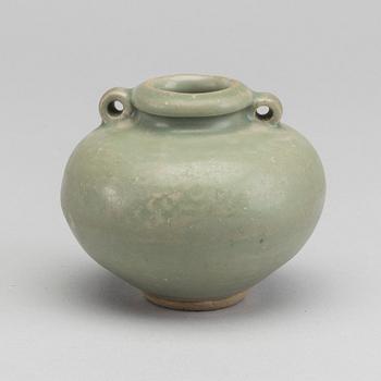A SAWANKHALOK VASE THAILAND 16TH CENTURY.