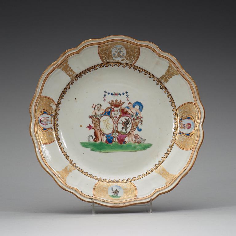 A five piece set of Swedish armorial porcelain, Qing dynasty, Qianlong (1736-95).