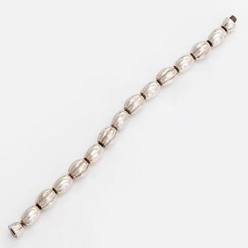 A set of silver "Halikko treasure" necklace, bracelet, ring and earrings. Kalevala Koru, Helsinki 1965-1972.