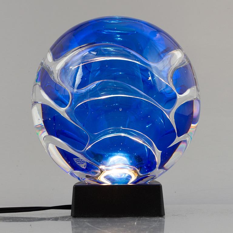 Lars Hellsten, a 'Blue Wave' glass vase, Orrefors/Fyrklövern 2001.