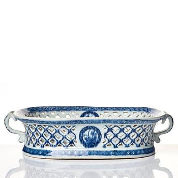 A large blue and white chesnut basket, Qing dynasty, Qianlong (1736-95).