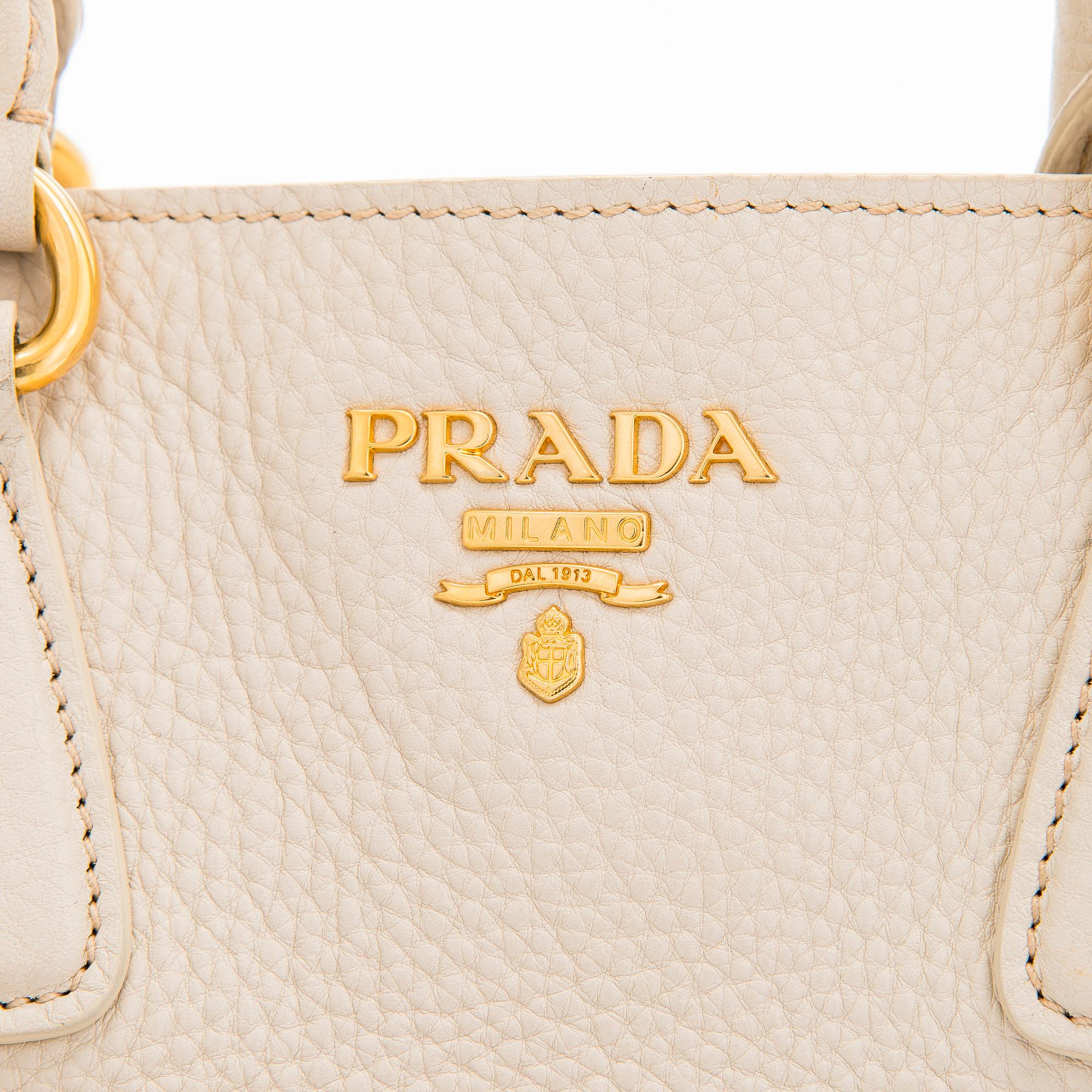 Prada, a 'Vitello Daino Tote' bag.