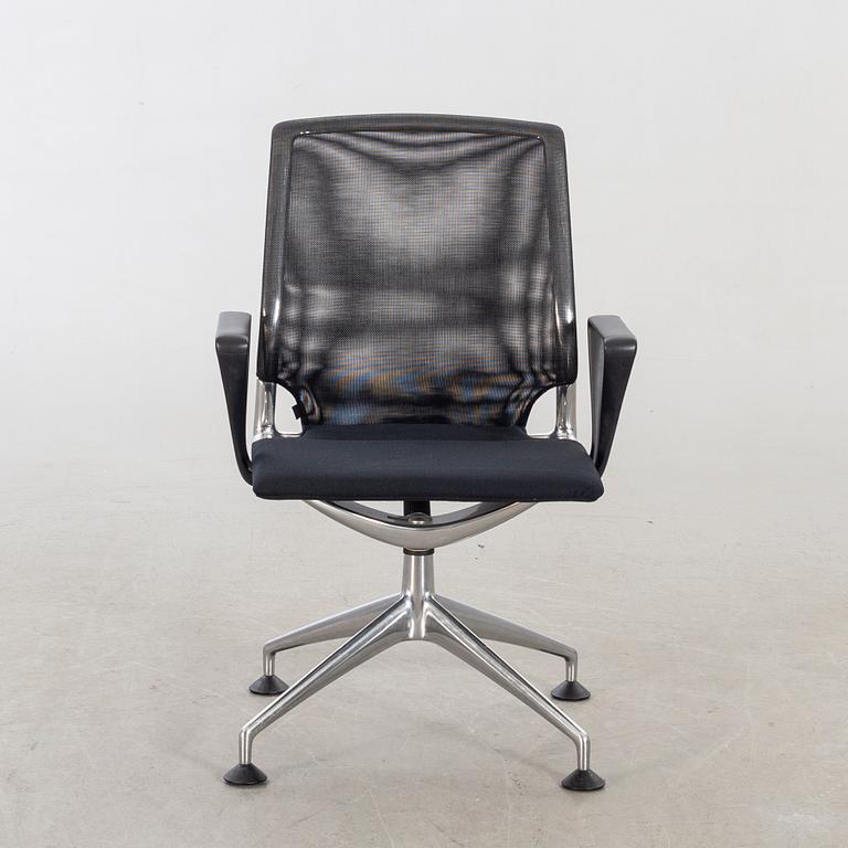 ALBERTO MEDA, Meda Conference Chair for Vitra. Model designed in 1998.