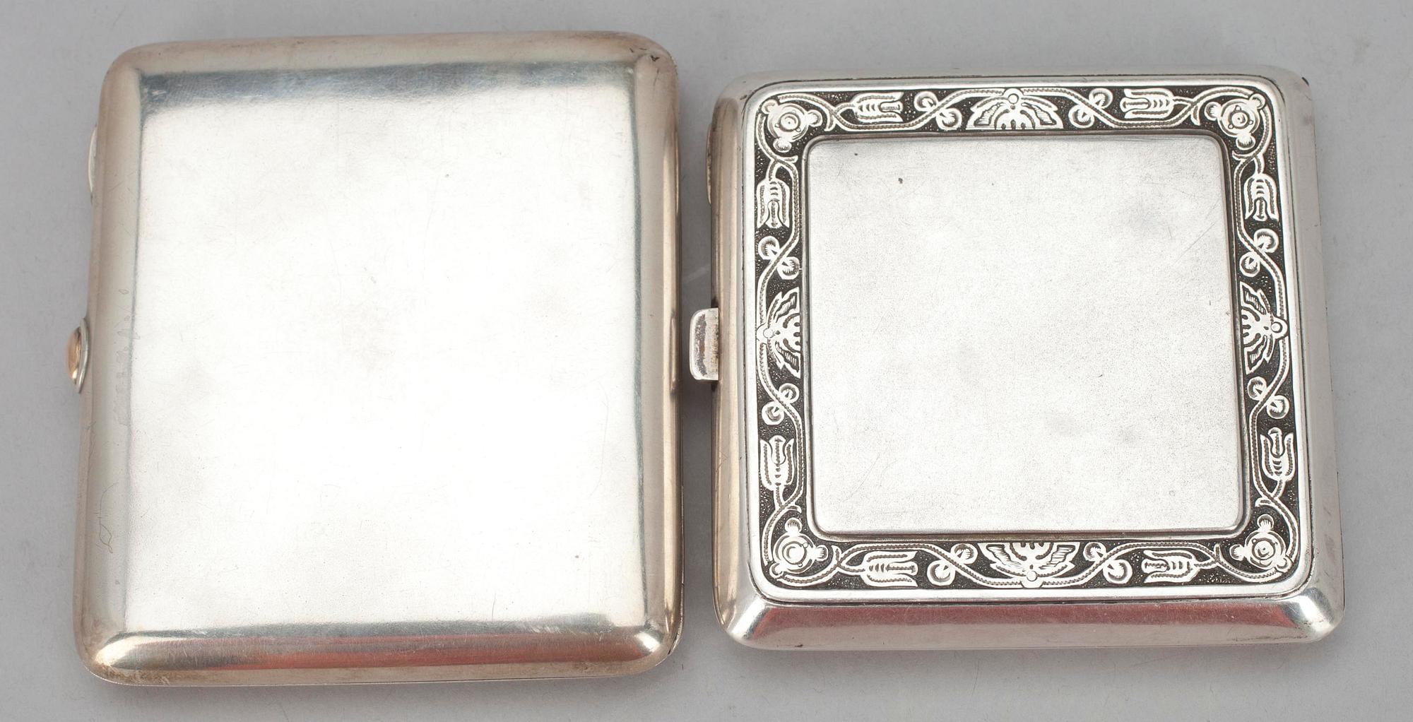 CIGARETTETUIER, 2 st, silver, Helsingfors 1937 och Sovjet 1950-tal. Tot. vikt 260 g.