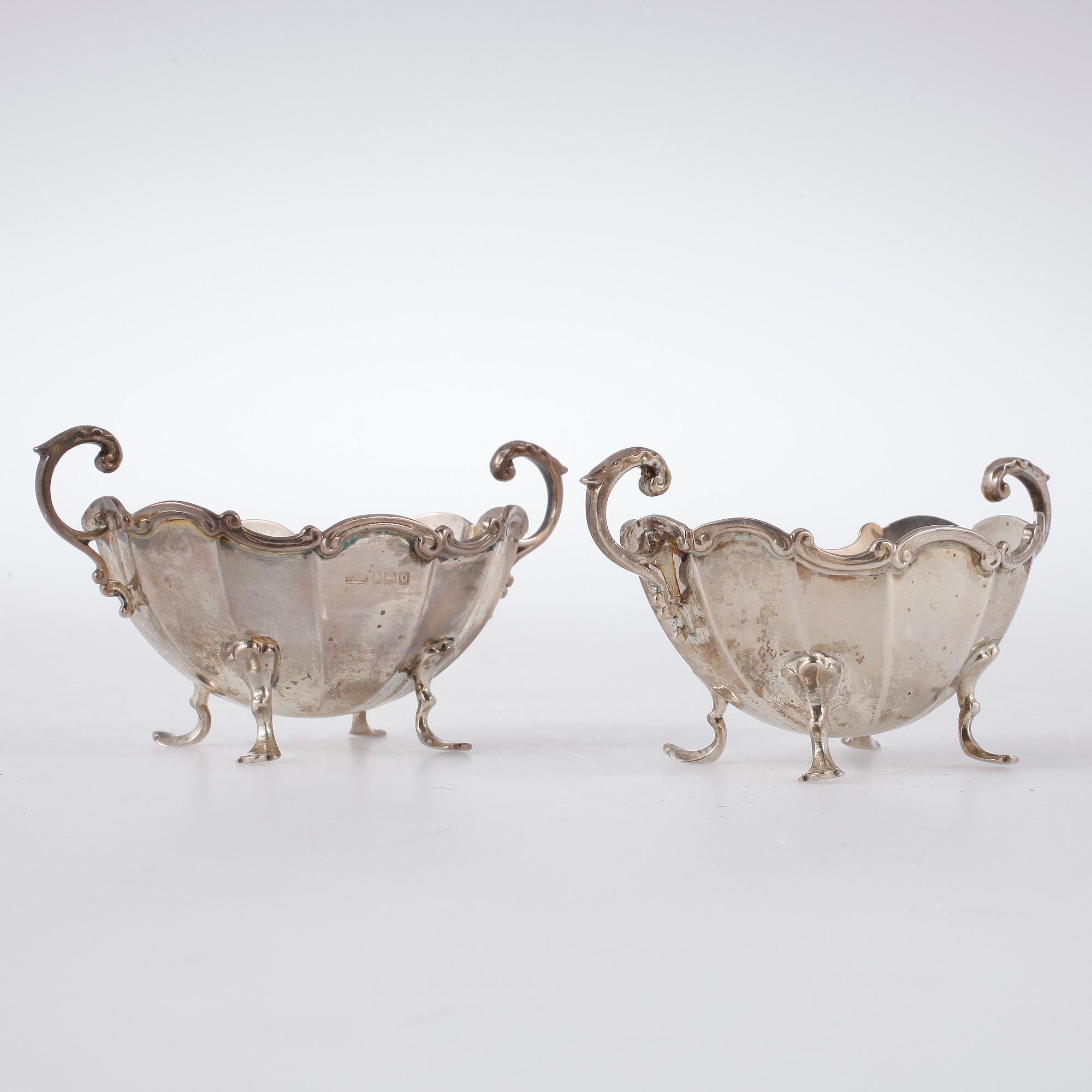 SALTKAR, ett par, silver, Israel Sigmond Greenberg Birmingham, 1913-14. Vikt ca 88 g.