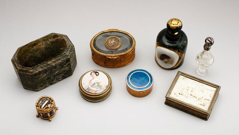 PRYDNADSFÖREMÅL, 8 delar, 1800-/1900-tal.