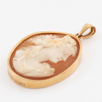Pendant and brooch/pendant, 18K gold with shell cameos.