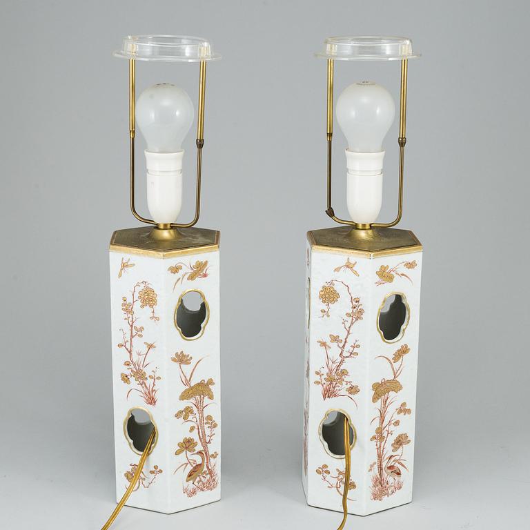 A pair of gilded and famille rose hat stands, turned into table lamps, Qing dynasty, late 19th century.