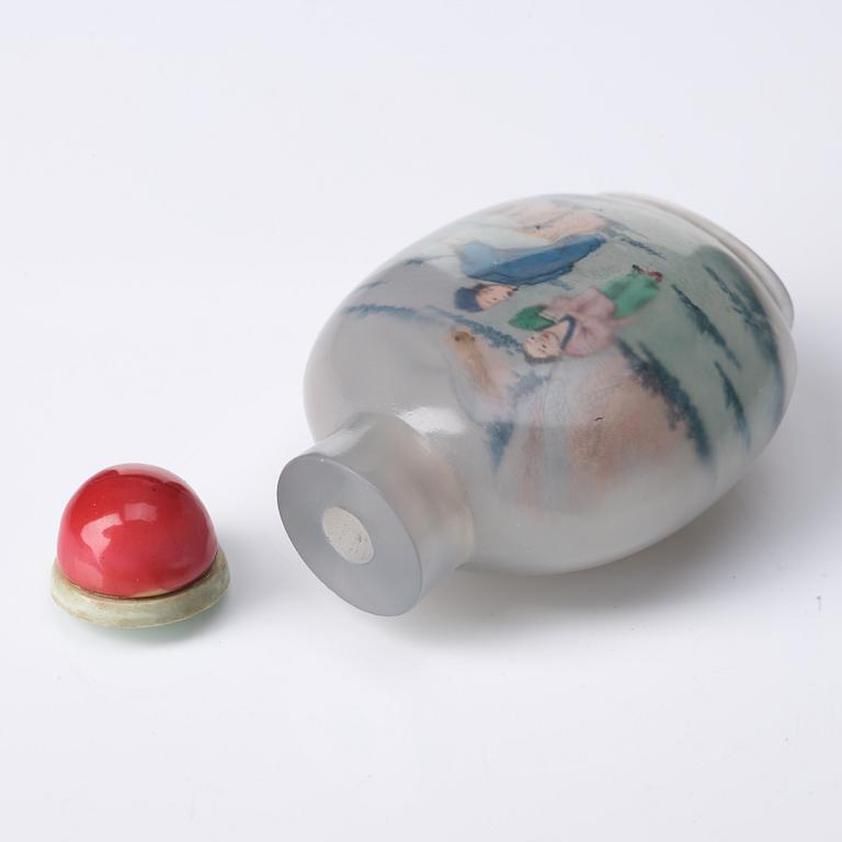 A inside painted snuff bottle with stopper, China, circa 1900.