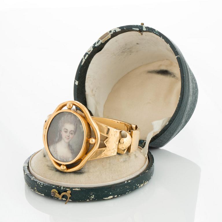 An 18K gold bracelet with an 18th century miniature portrait of Jeanne de Nesle, according to engraving.