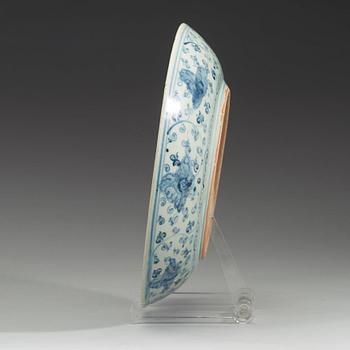 A blue and white dish, Ming dynasty (1368-1644).