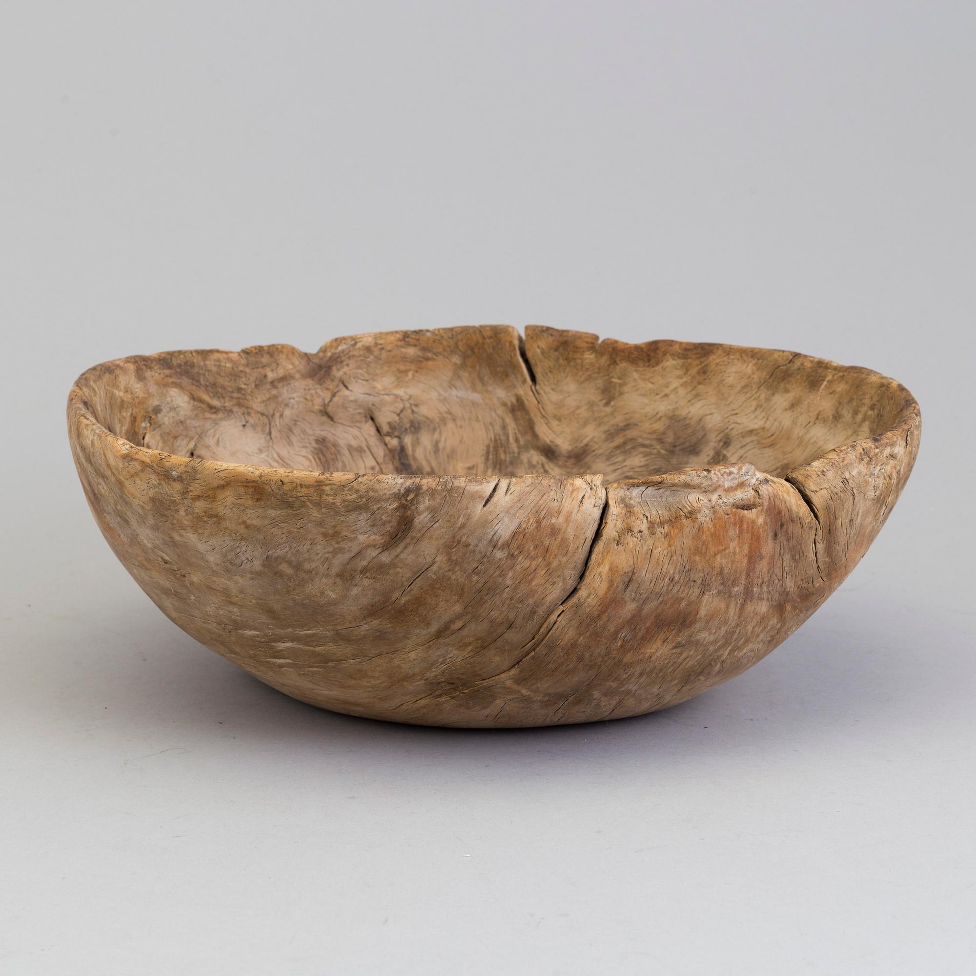 BOLLE, trä, allmoge, daterad 1722.