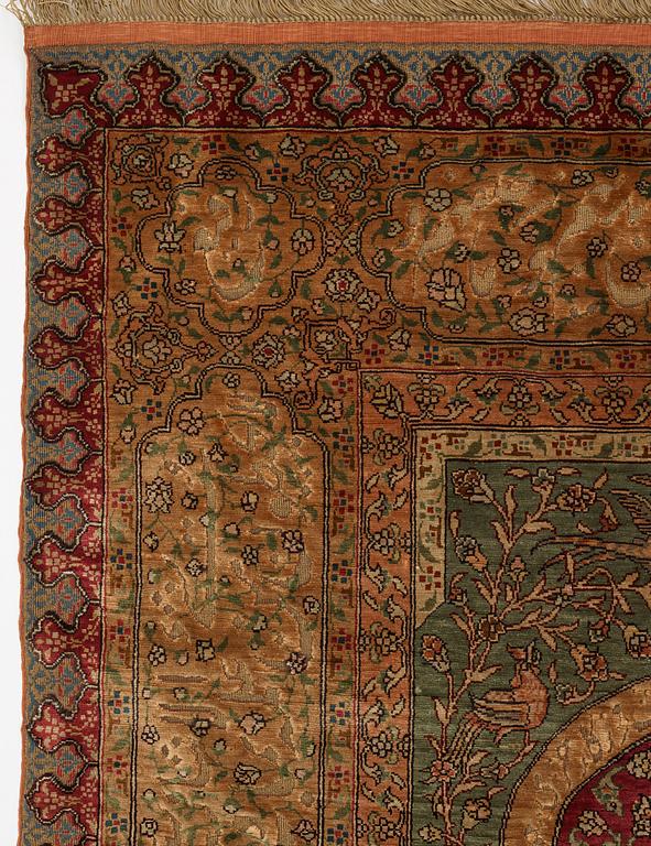 Matta, antik silke Kum Kapi med metallbroschering, Istanbul omkring 1910, "Sultan's Head Prayer" design.