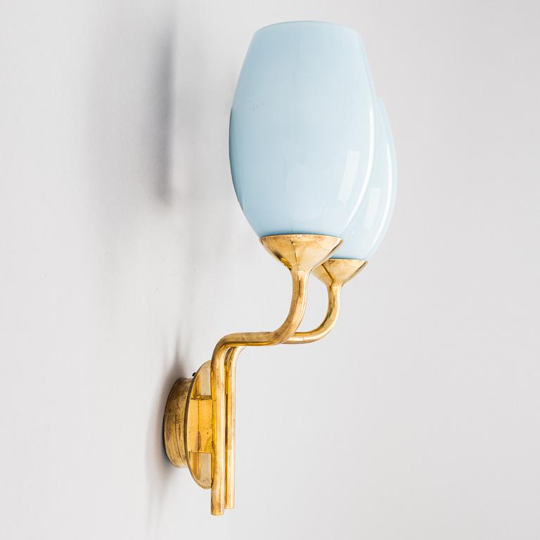 Paavo Tynell, a mid-20th century wall light for Taito.