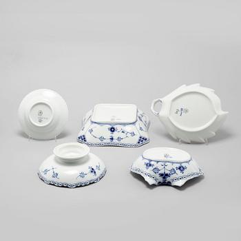 A set 38 pieces of Royal Copenhagen porcelain named "Musselmalet".