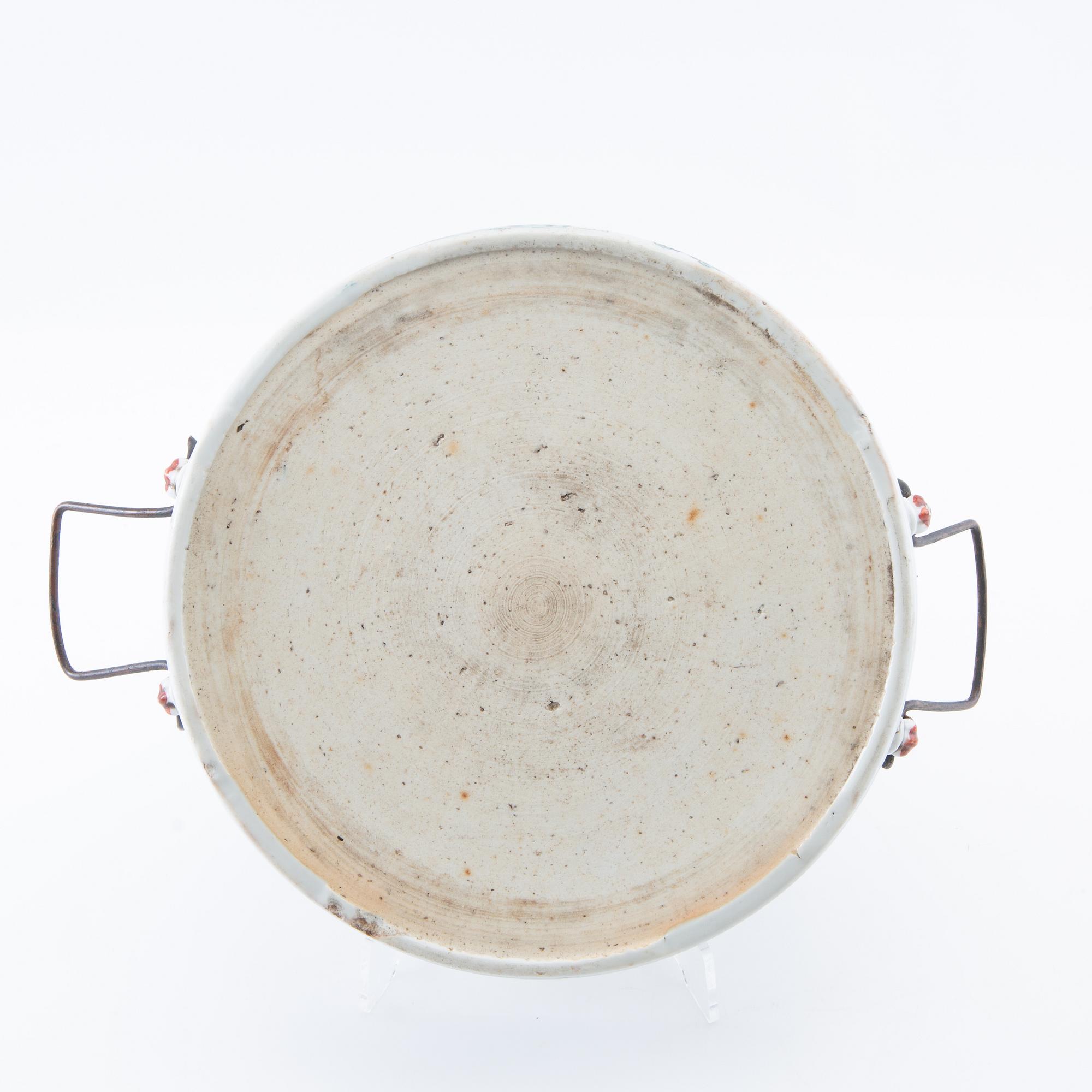 Tureen with lid, China 20th century.