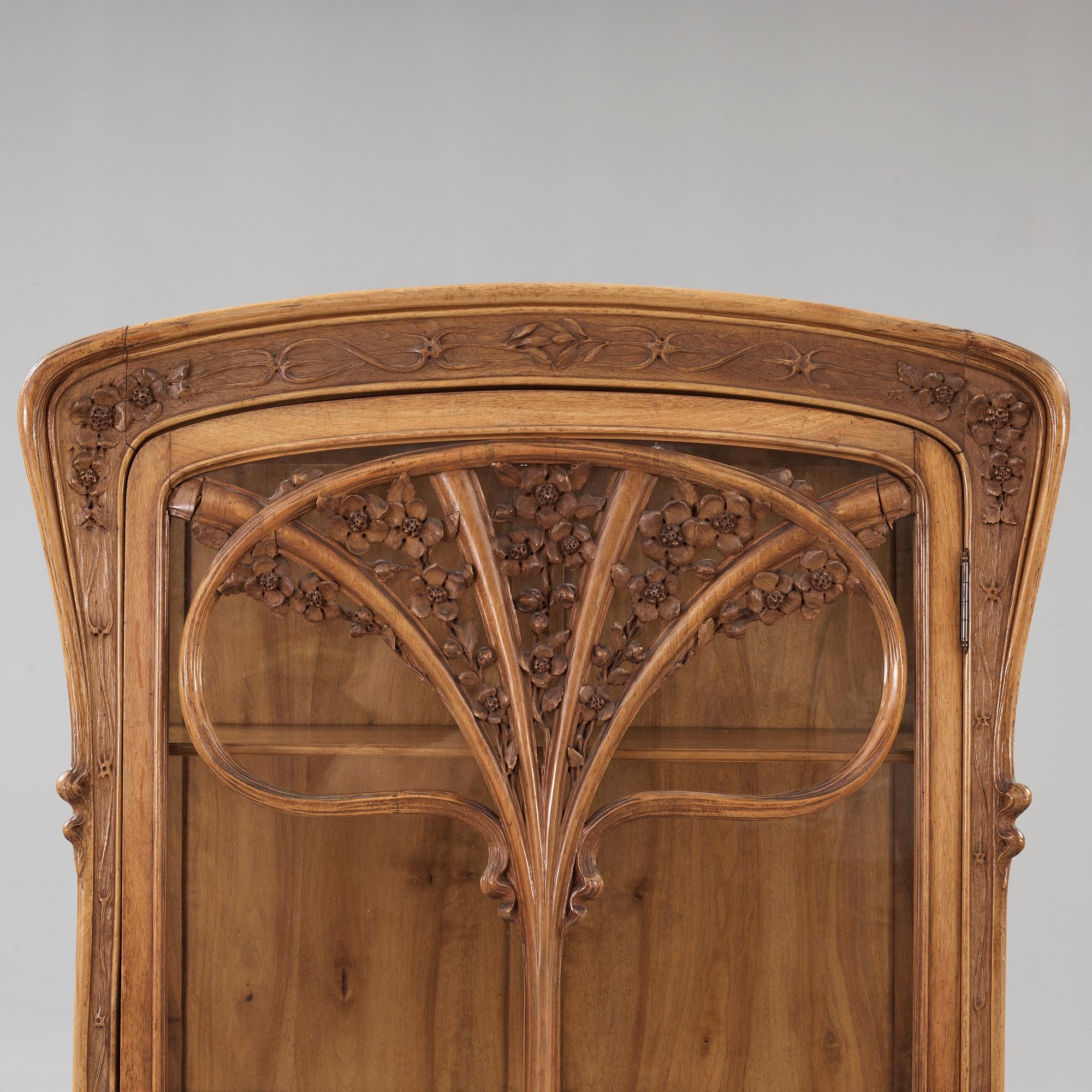 An Art Nouveau mahogany show case cabinet, for Myrstedt & Stern, Stockholm, Sweden ca 1900.