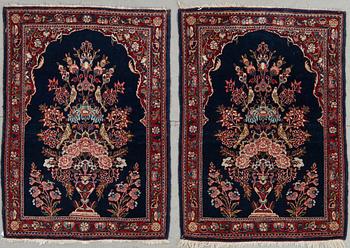 BÖNEMATTA, 2 st, semiantika Keshan, ca 90 x 66 cm.