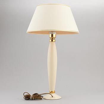 An end of the 20th Century tale light from Le Dauphin.
