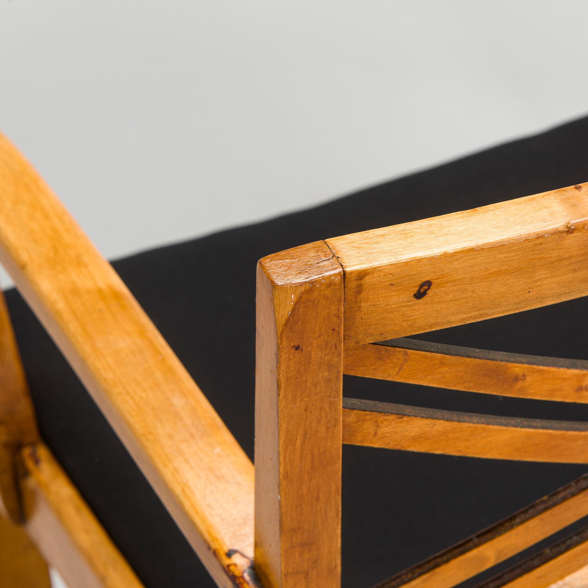 A 1920s/30s century dining table and set of 6 + 2 chairs.