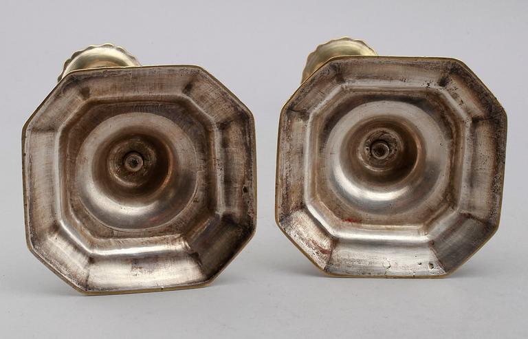 LJUSSTAKAR, 1 par, argent haché, Frankrike, 1700-tal.