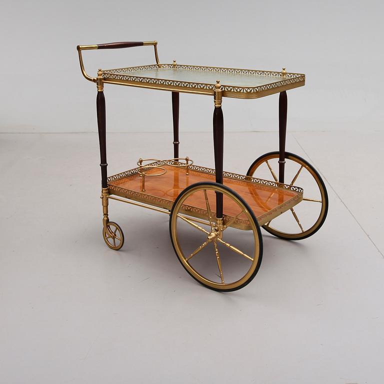SERVERINGSVAGN, 1900-talets mitt.